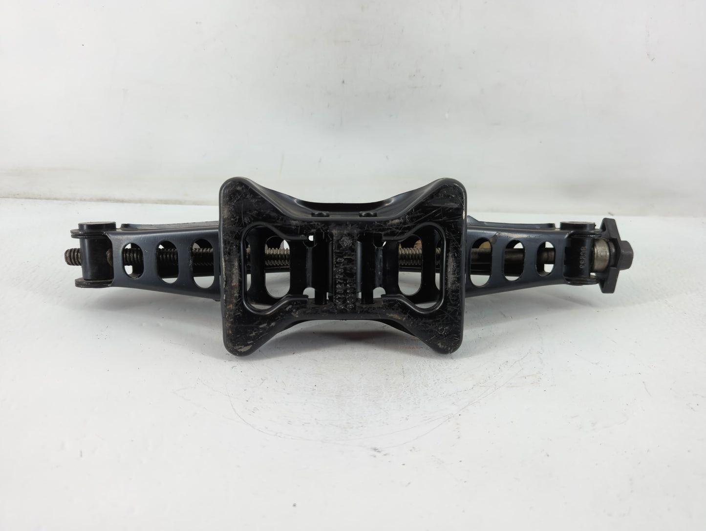2008 Chrysler 300 Spare Scissor Car Jack - Oemusedautoparts1.com