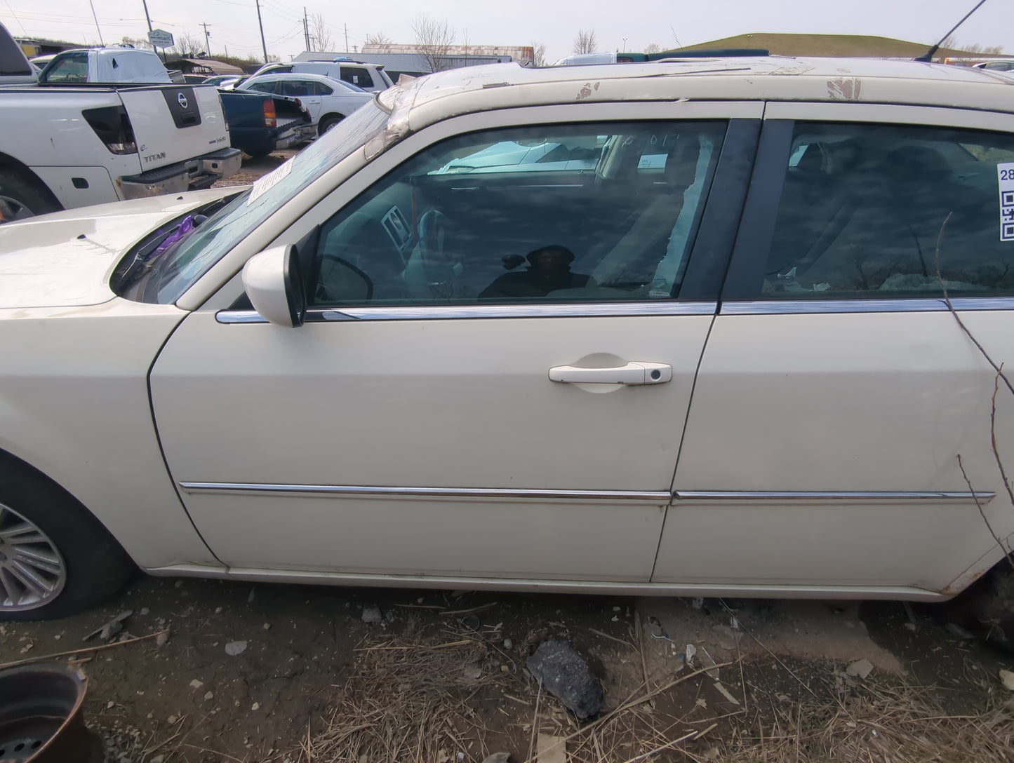 2005-2010 Chrysler 300 Driver Front Door Oem - Oemusedautoparts1.com