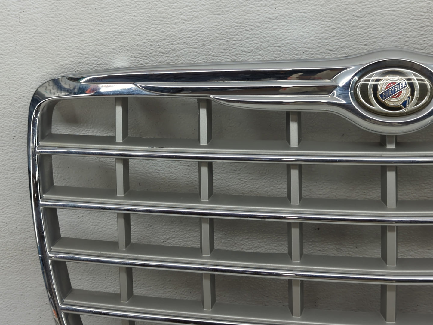 2005-2010 Chrysler 300 Front Grille Bumper Not Included - Oemusedautoparts1.com