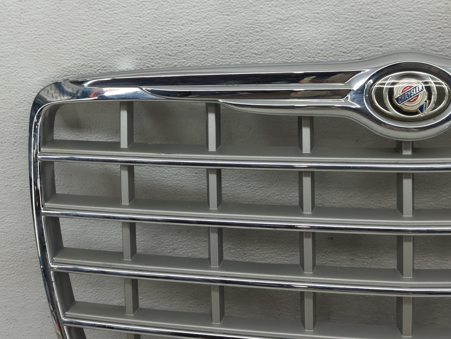 2005-2010 Chrysler 300 Front Grille Bumper Not Included - Oemusedautoparts1.com