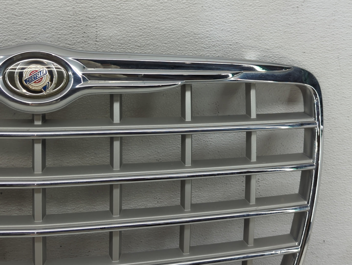 2005-2010 Chrysler 300 Front Grille Bumper Not Included - Oemusedautoparts1.com