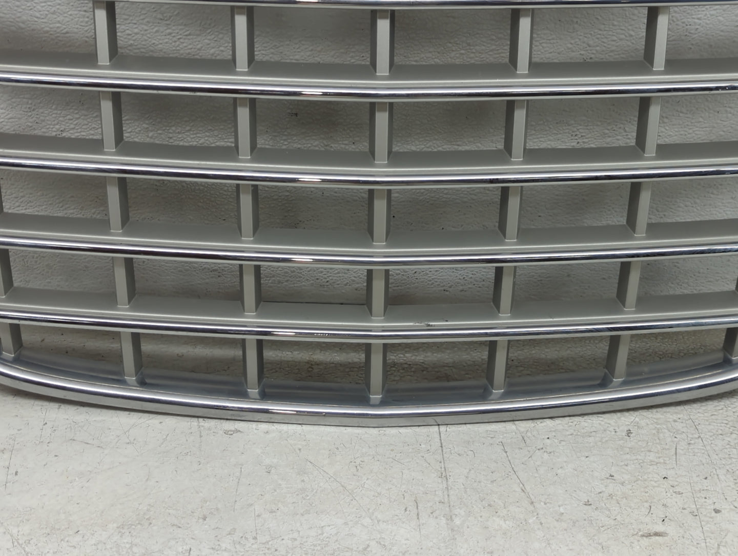 2005-2010 Chrysler 300 Front Grille Bumper Not Included - Oemusedautoparts1.com
