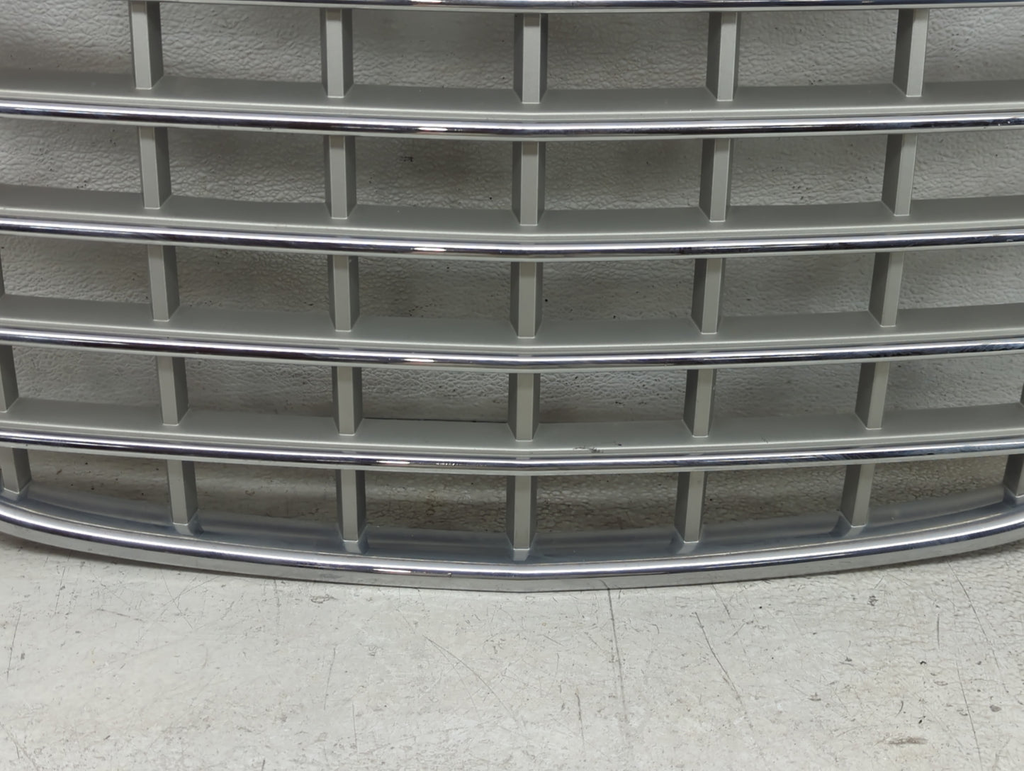 2005-2010 Chrysler 300 Front Grille Bumper Not Included - Oemusedautoparts1.com