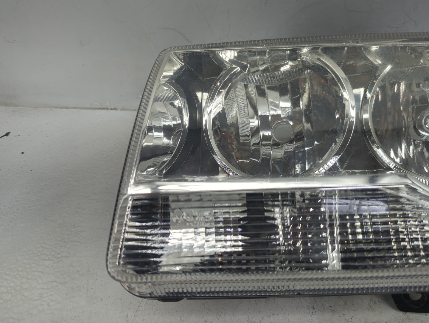 2008-2010 Chrysler 300 Driver Left Oem Head Light Headlight Lamp - Oemusedautoparts1.com