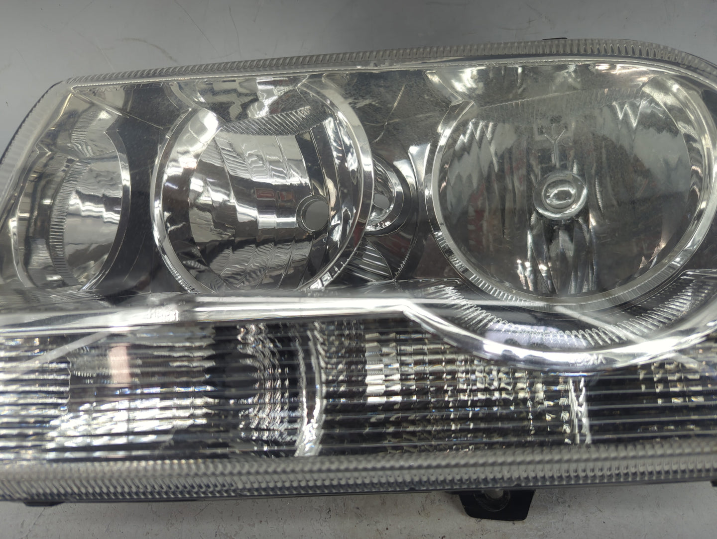 2008-2010 Chrysler 300 Driver Left Oem Head Light Headlight Lamp - Oemusedautoparts1.com