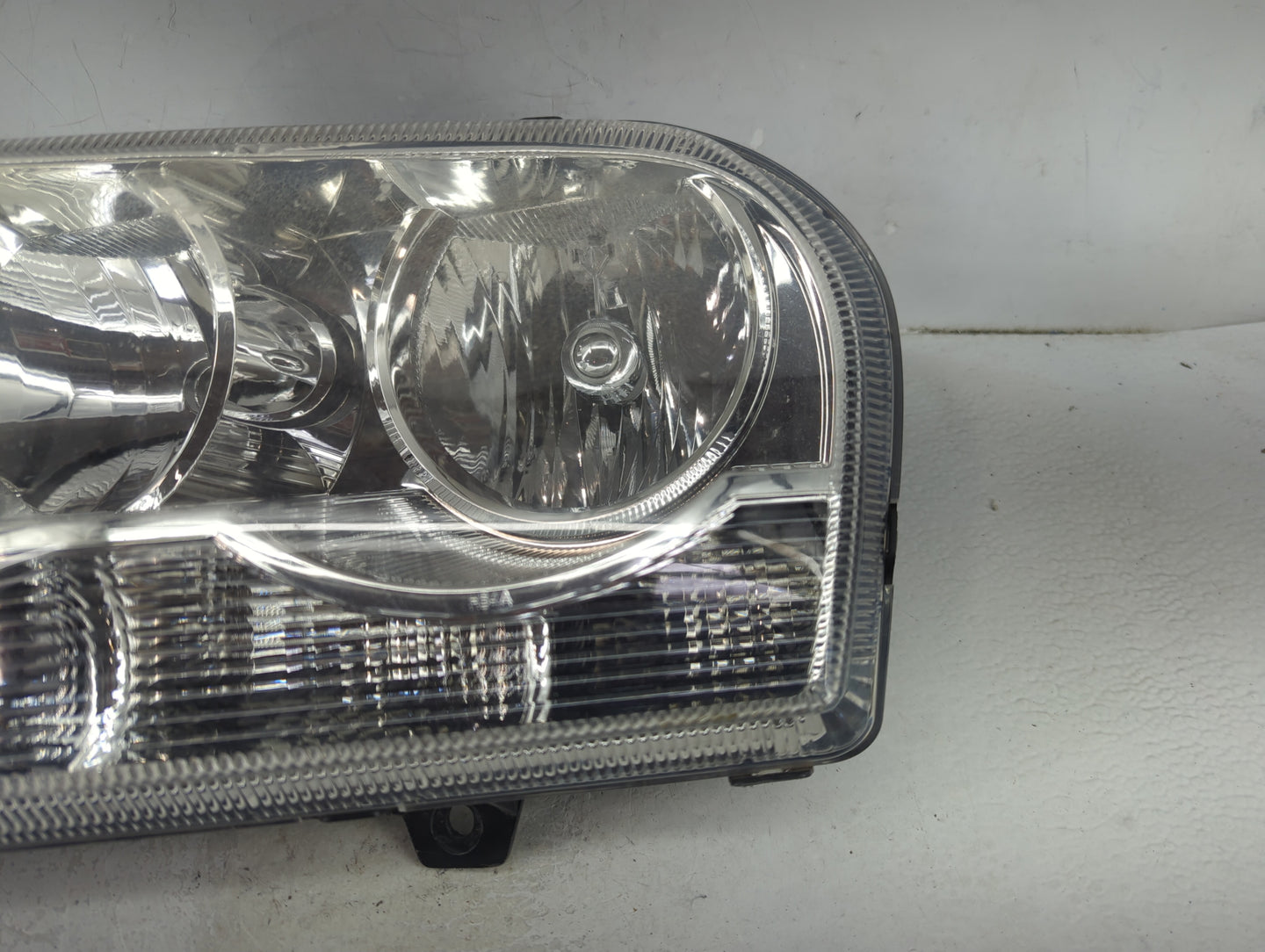 2008-2010 Chrysler 300 Driver Left Oem Head Light Headlight Lamp - Oemusedautoparts1.com
