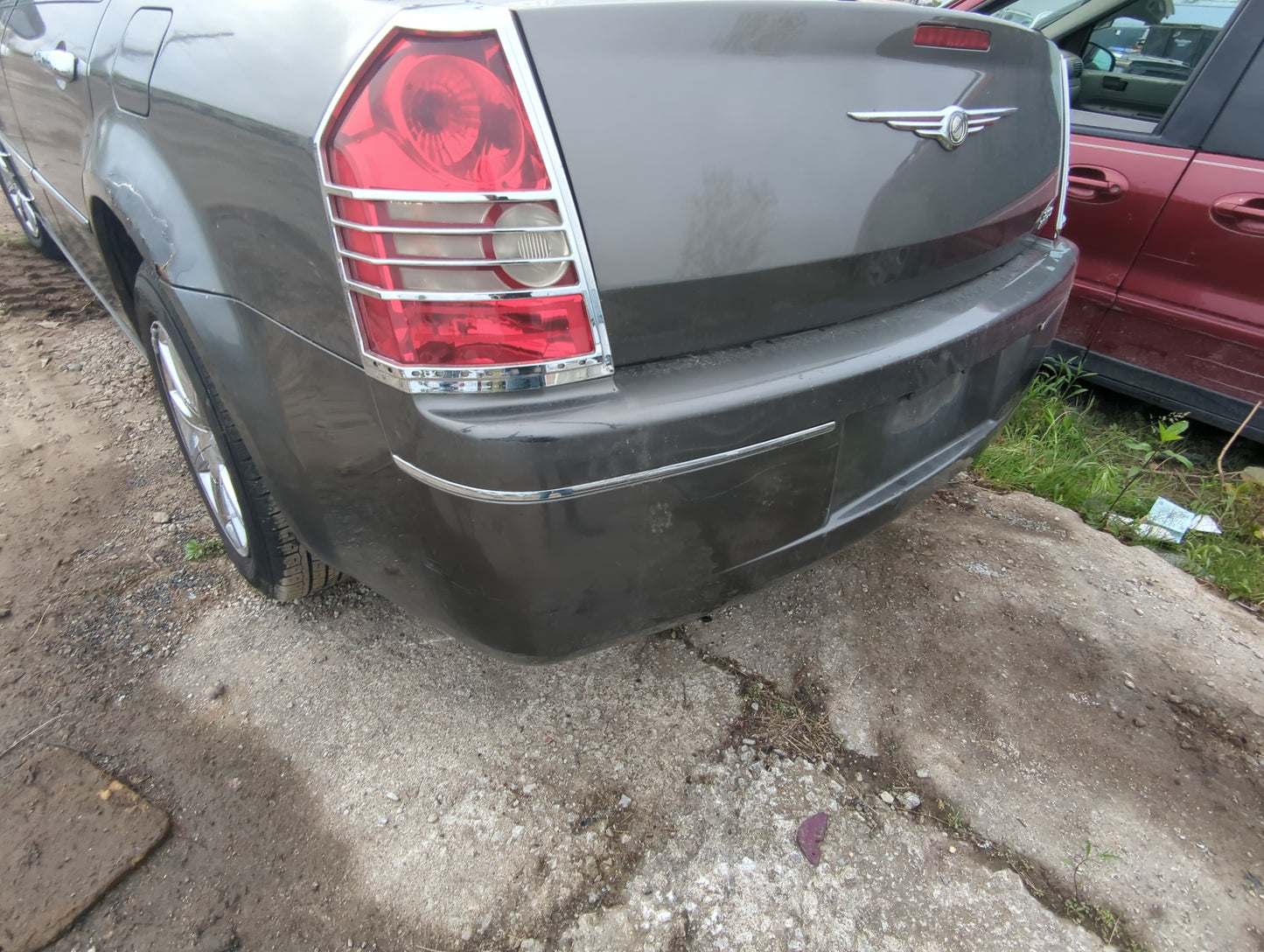 2005-2010 Chrysler 300 Rear Bumper Assembly Oem - Oemusedautoparts1.com