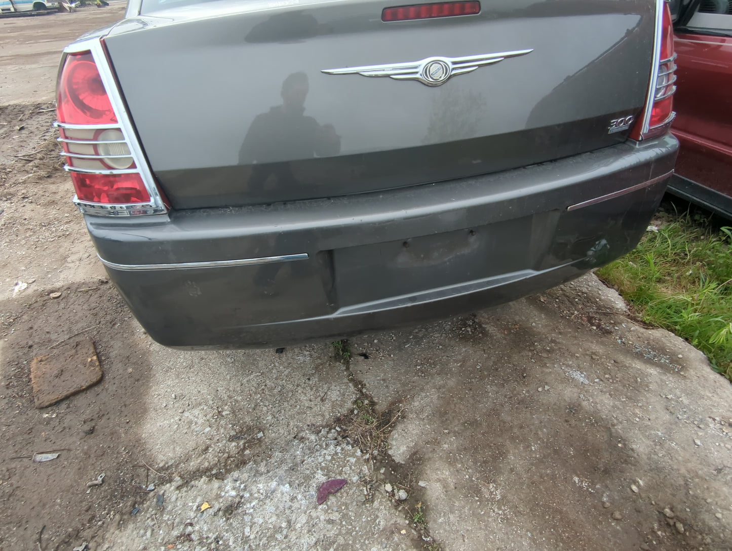 2005-2010 Chrysler 300 Rear Bumper Assembly Oem - Oemusedautoparts1.com