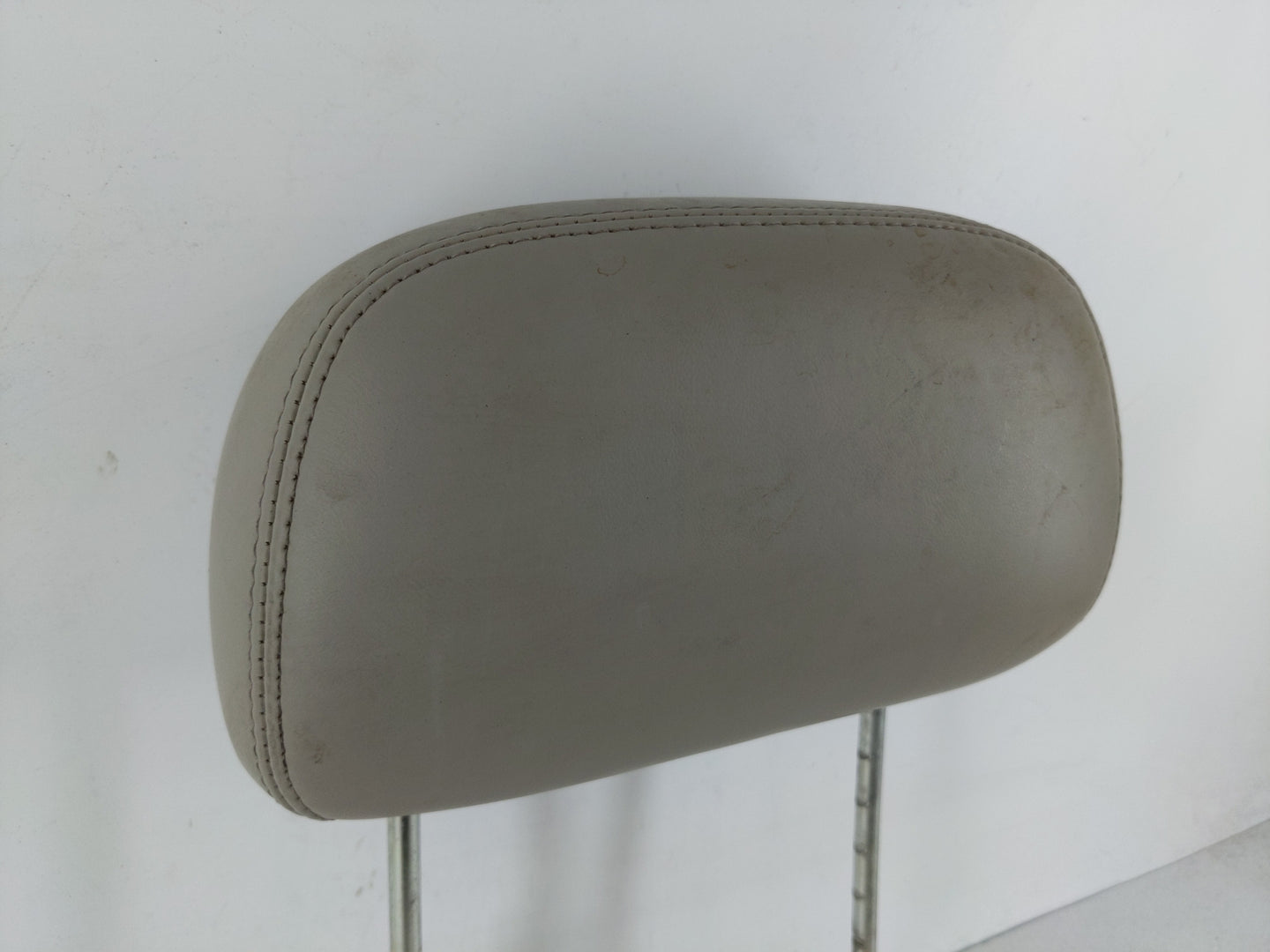 2007-2009 Chrysler Aspen Headrest Head Rest Rear Seat Fits Fits 2007 2008 2009 OEM Used Auto Parts - Oemusedautoparts1.com
