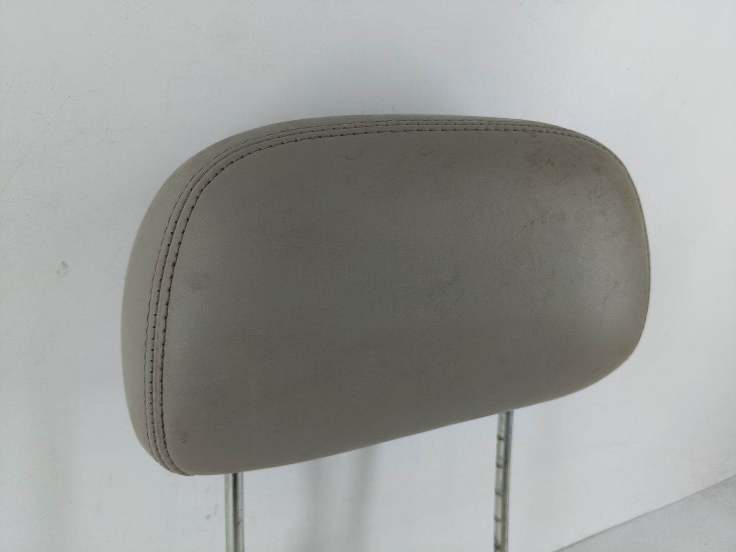 2007-2009 Chrysler Aspen Headrest Head Rest Rear Seat Fits Fits 2007 2008 2009 OEM Used Auto Parts - Oemusedautoparts1.com