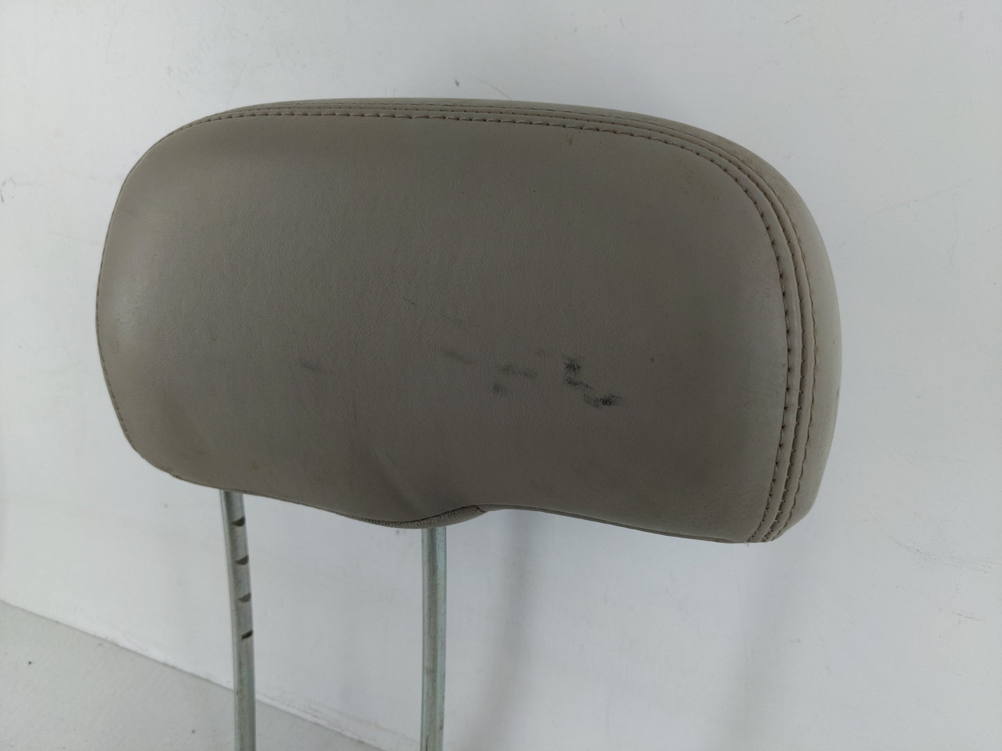 2007-2009 Chrysler Aspen Headrest Head Rest Rear Center Seat Fits Fits 2007 2008 2009 OEM Used Auto Parts - Oemusedautoparts