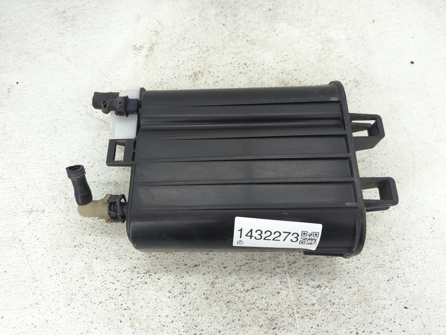 2008 Chrysler Aspen Fuel Vapor Charcoal Canister - Oemusedautoparts1.com