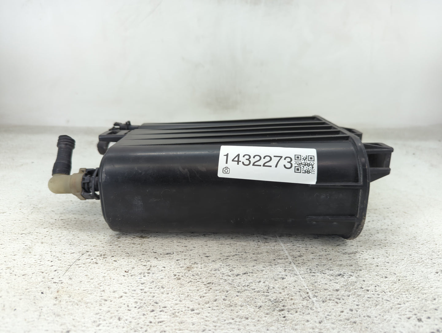 2008 Chrysler Aspen Fuel Vapor Charcoal Canister - Oemusedautoparts1.com