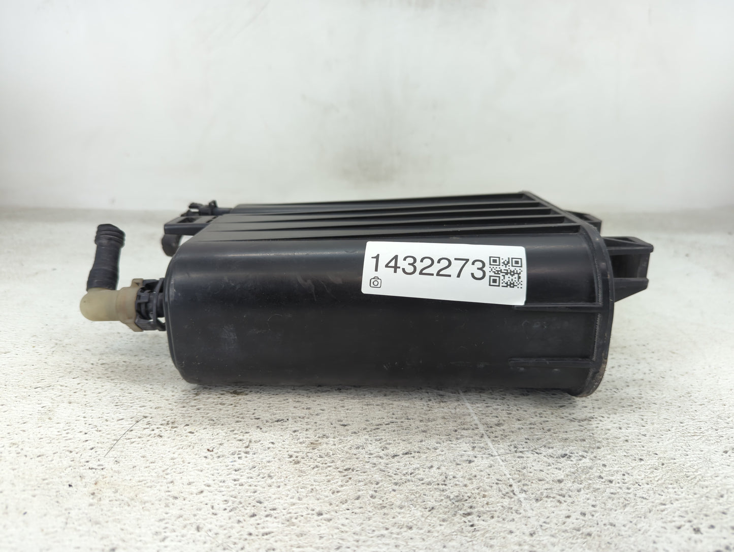 2008 Chrysler Aspen Fuel Vapor Charcoal Canister - Oemusedautoparts1.com