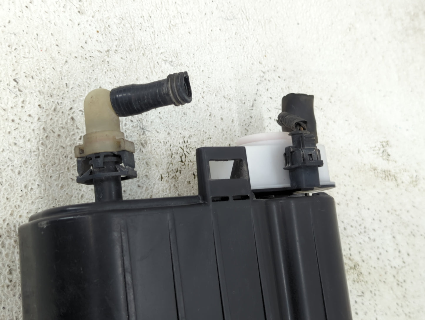 2008 Chrysler Aspen Fuel Vapor Charcoal Canister - Oemusedautoparts1.com