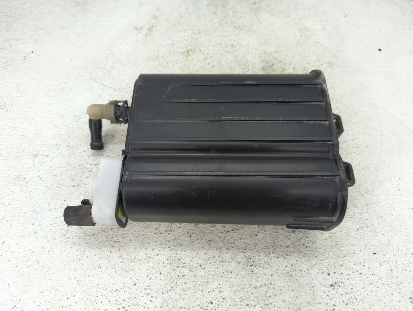 2008 Chrysler Aspen Fuel Vapor Charcoal Canister - Oemusedautoparts1.com
