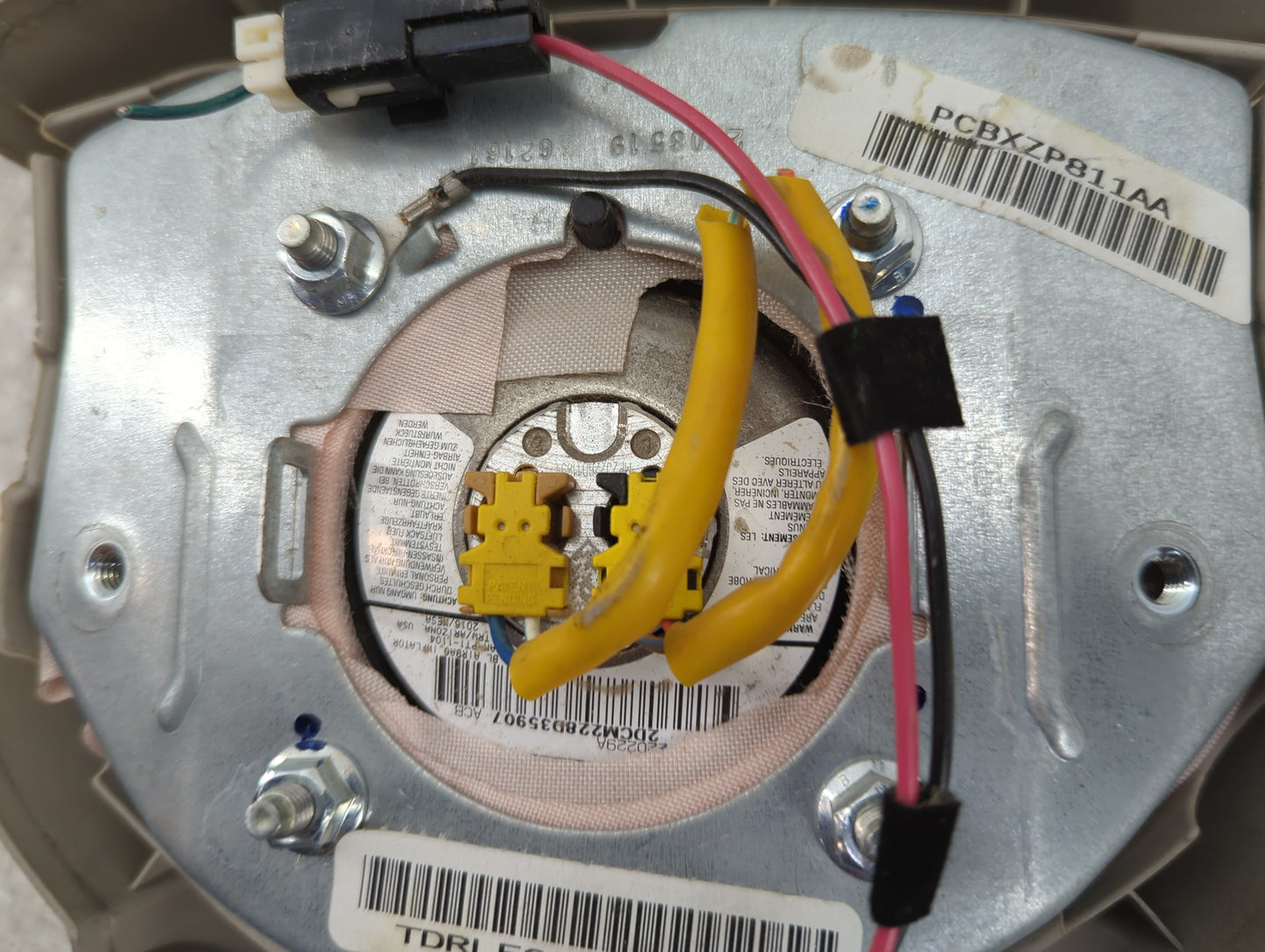 2008 Chrysler Aspen Air Bag Driver Left Steering Wheel Mounted P/N:PCBXZP811AA TDRLE2416B2760, 2DCM228D35907 Fits OEM Used A