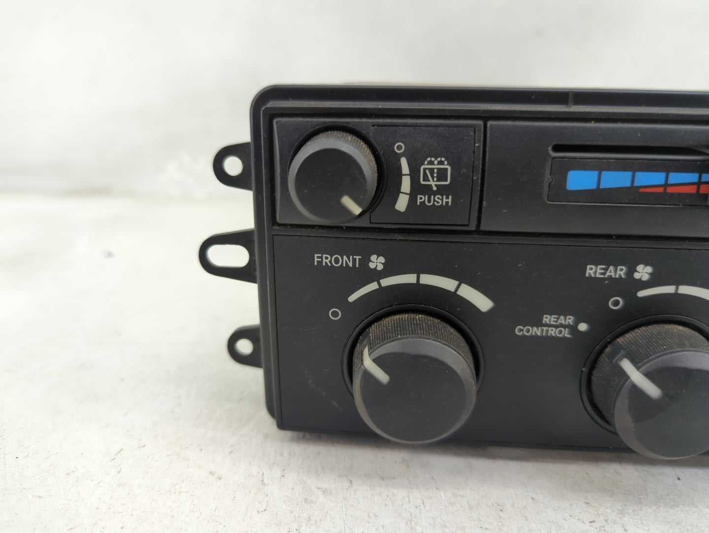 2007-2009 Chrysler Aspen Climate Control Module Temperature AC/Heater Replacement P/N:P55057280AF Fits OEM Used Auto Parts -