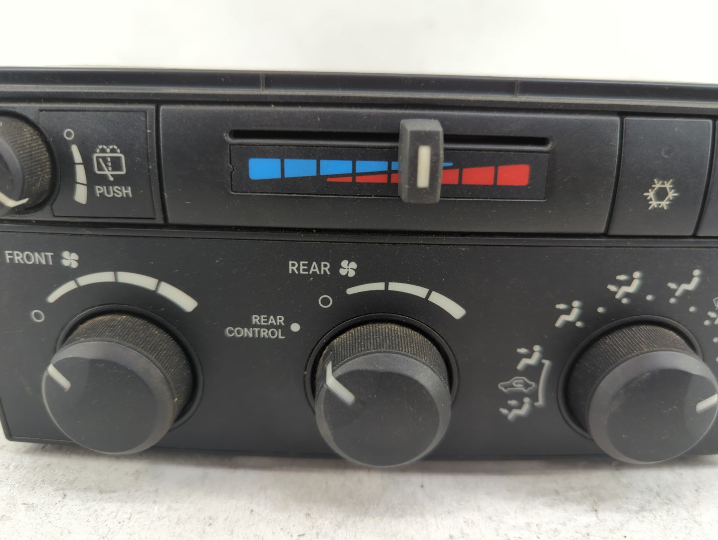2007-2009 Chrysler Aspen Climate Control Module Temperature AC/Heater Replacement P/N:P55057280AF Fits OEM Used Auto Parts -