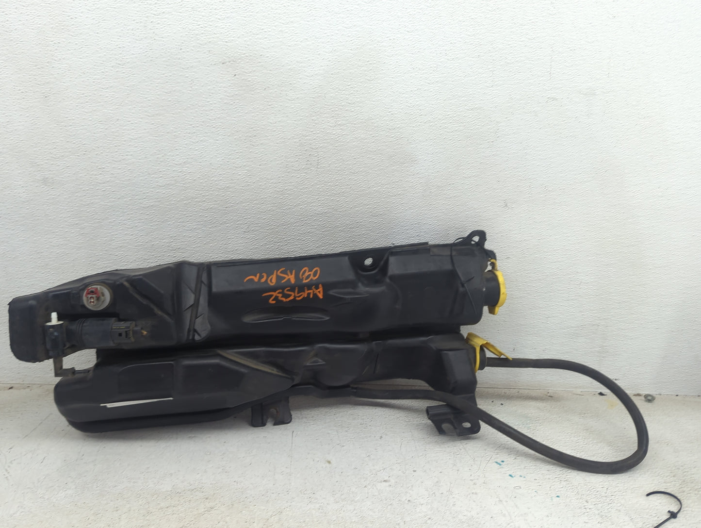 2007-2009 Chrysler Aspen Windshield Washer Fluid Reservoir Bottle Oem 1473743 - Oemusedautoparts1.com
