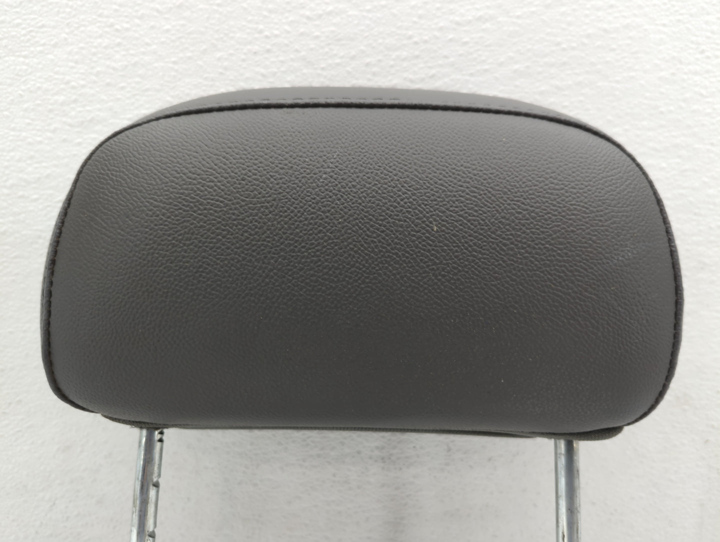 2007-2009 Chrysler Aspen Headrest Head Rest Front Driver Passenger Seat Fits Fits 2007 2008 2009 OEM Used Auto Parts - Oemus