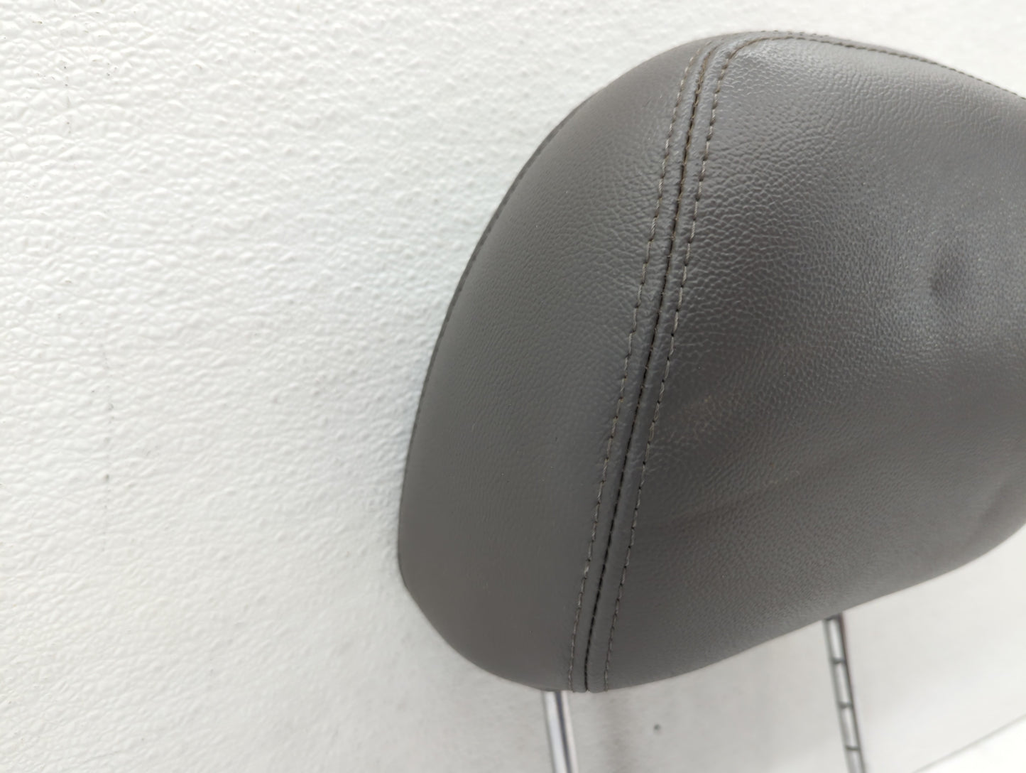 2007-2009 Chrysler Aspen Headrest Head Rest Front Driver Passenger Seat Fits Fits 2007 2008 2009 OEM Used Auto Parts - Oemus
