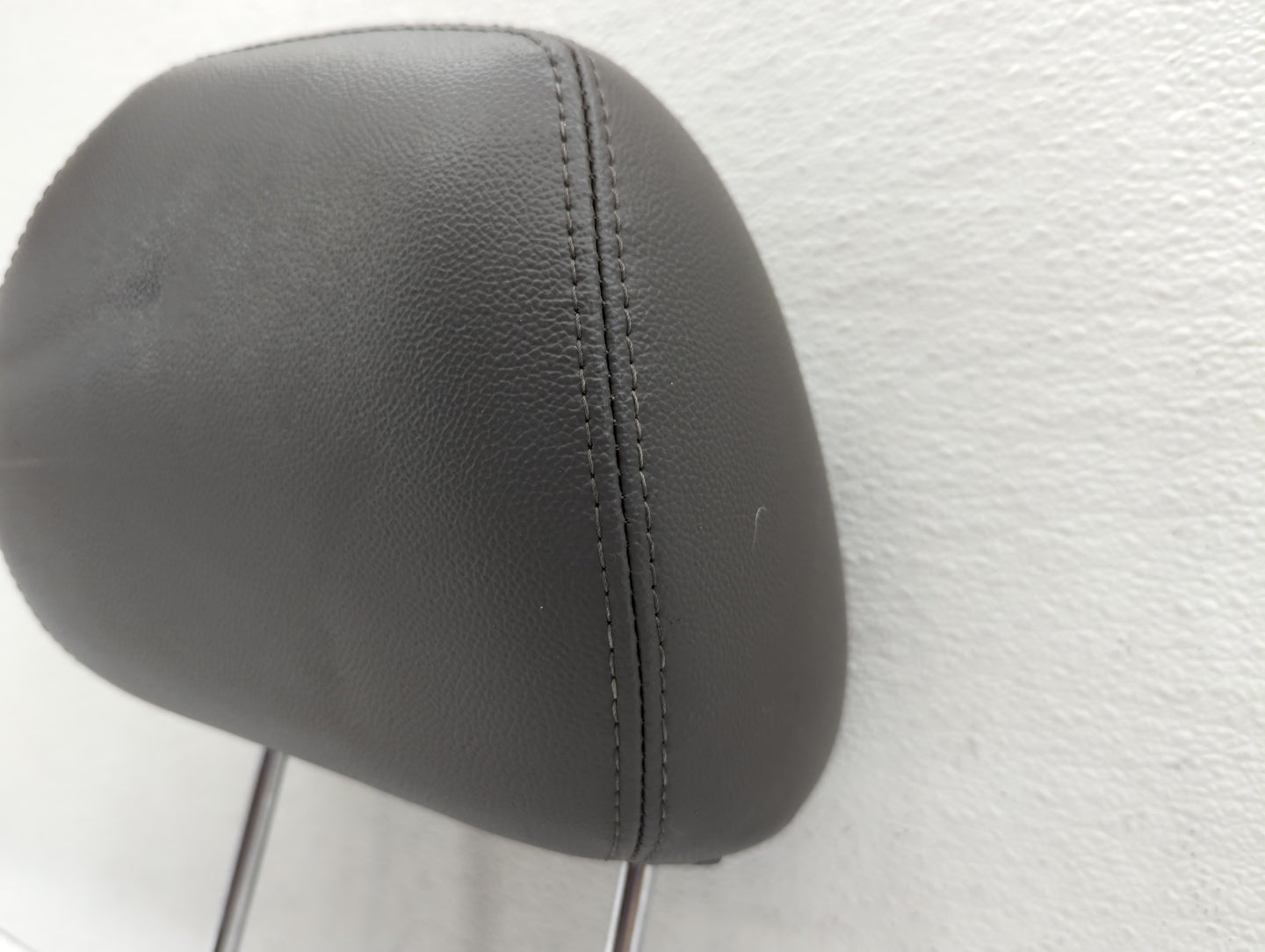 2007-2009 Chrysler Aspen Headrest Head Rest Front Driver Passenger Seat Fits Fits 2007 2008 2009 OEM Used Auto Parts - Oemus