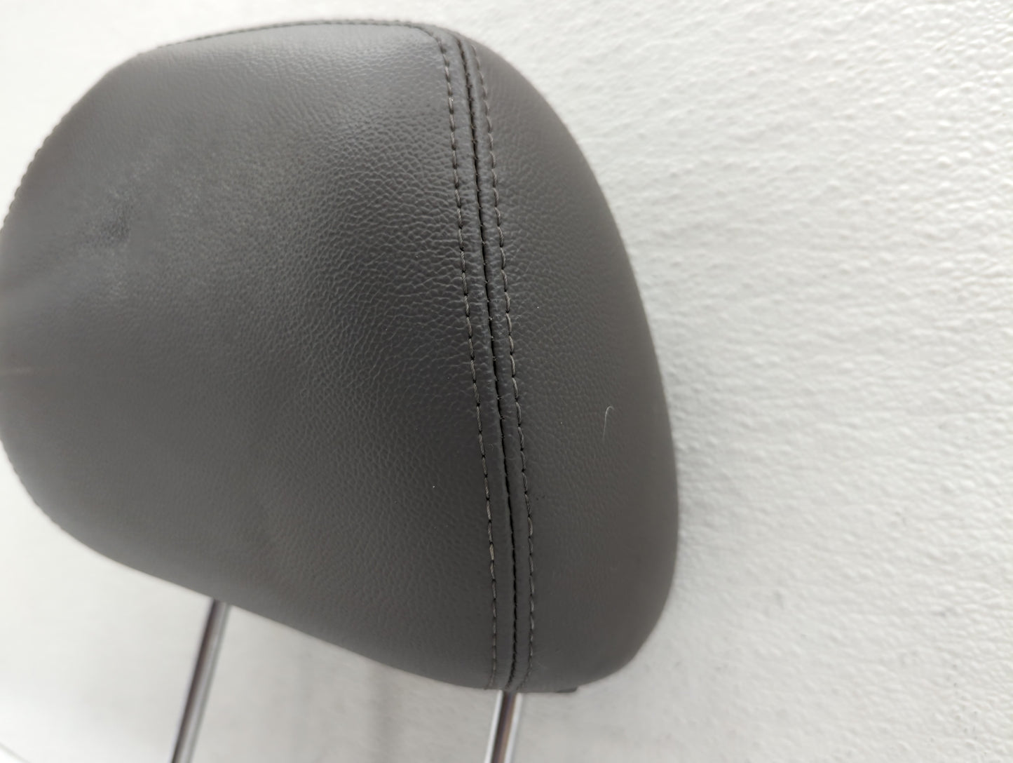 2007-2009 Chrysler Aspen Headrest Head Rest Front Driver Passenger Seat Fits Fits 2007 2008 2009 OEM Used Auto Parts - Oemus