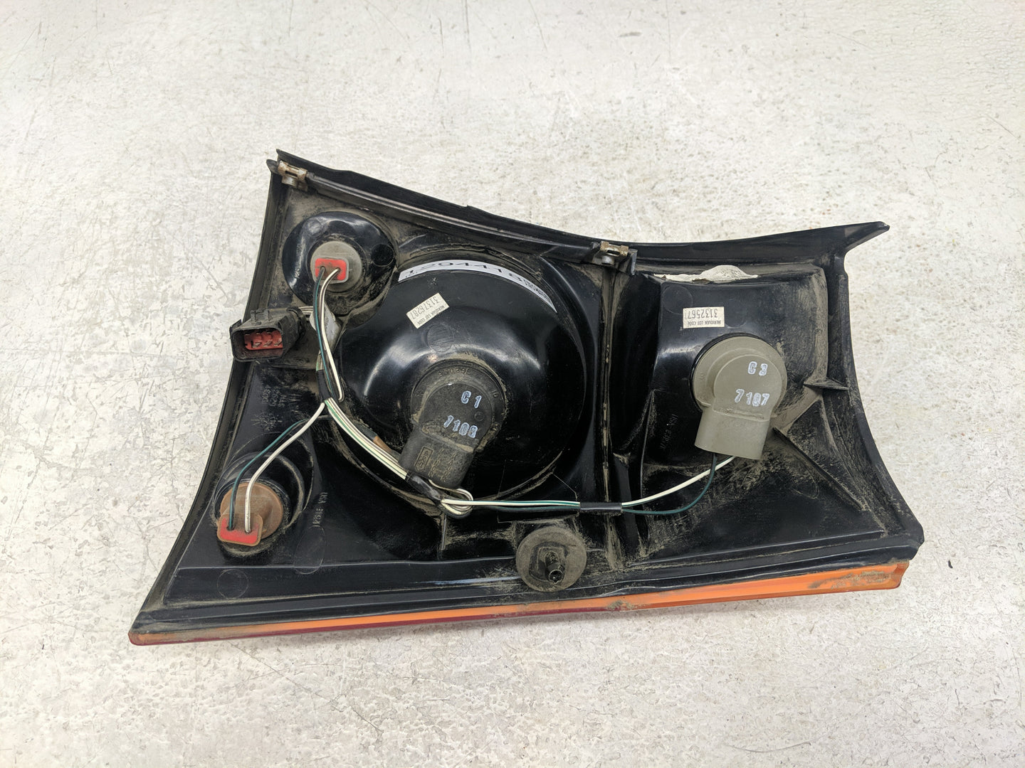 2008 Chrysler Pacifica Tail Light Assembly Driver Left OEM Fits OEM Used Auto Parts - Oemusedautoparts1.com