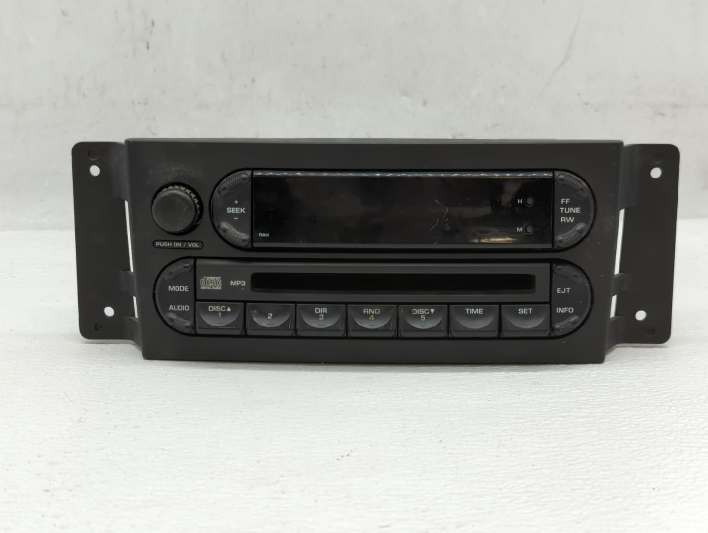 2004-2008 Chrysler Pacifica Am Fm Cd Player Radio Receiver - Oemusedautoparts1.com