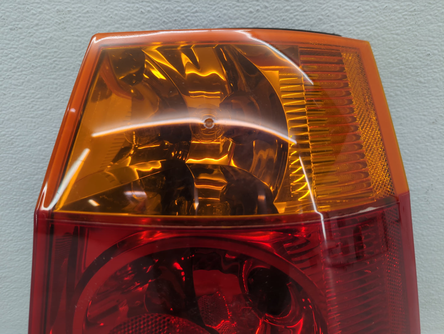 2008 Chrysler Pacifica Tail Light Assembly Passenger Right OEM P/N:TLKR-59-22 05857580AC Fits OEM Used Auto Parts - Oemuseda