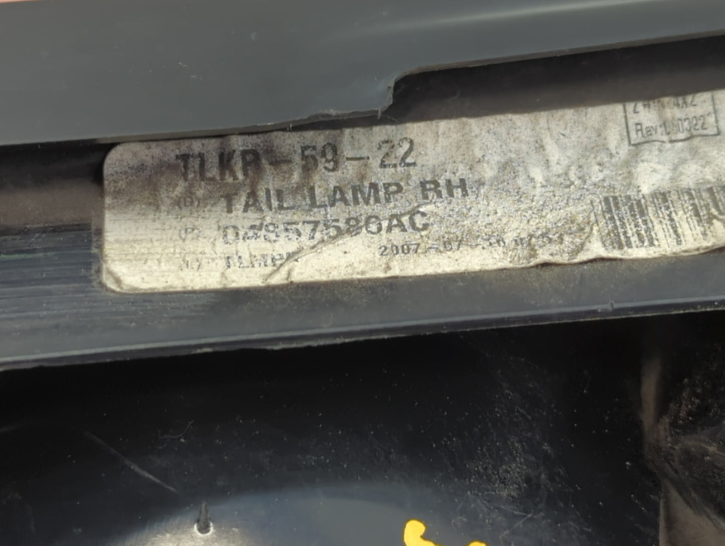 2008 Chrysler Pacifica Tail Light Assembly Passenger Right OEM P/N:TLKR-59-22 05857580AC Fits OEM Used Auto Parts - Oemuseda