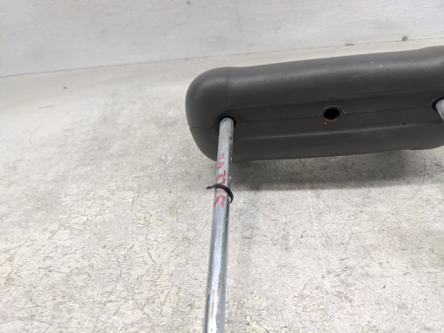 2007 Chrysler Pt Cruiser Headrest Head Rest Front Driver Passenger Seat - Oemusedautoparts1.com