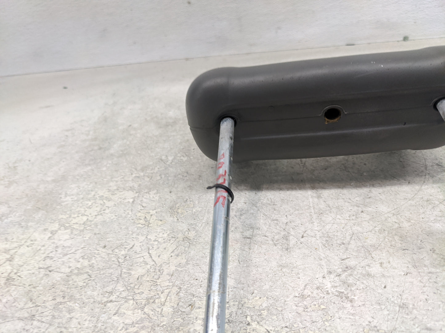 2007 Chrysler Pt Cruiser Headrest Head Rest Front Driver Passenger Seat - Oemusedautoparts1.com