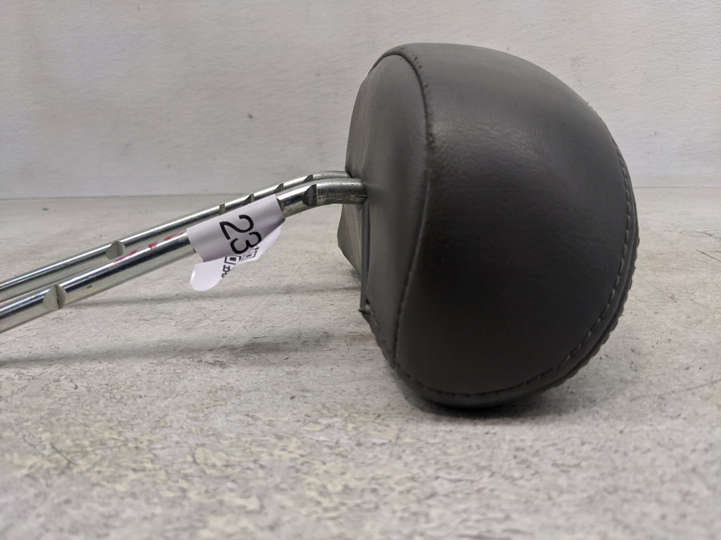 2007-2010 Chrysler Pt Cruiser Headrest Head Rest Rear Center Seat Fits Fits 2007 2008 2009 2010 OEM Used Auto Parts - Oemuse