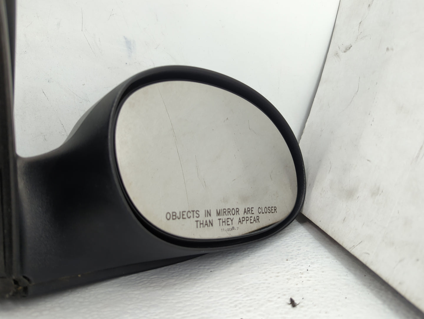 2007-2008 Chrysler Pt Cruiser Passenger Side View Mirror - Right Door Mirror OEM Used - Oemusedautoparts1.com