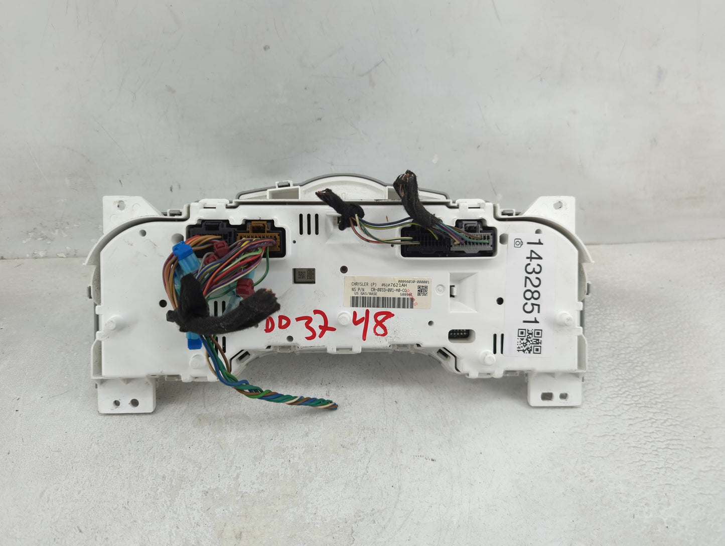 2006-2008 Chrysler Pt Cruiser Instrument Cluster Speedometer Gauges P/N:05107621AH Fits Fits 2006 2007 2008 OEM Used Auto Pa