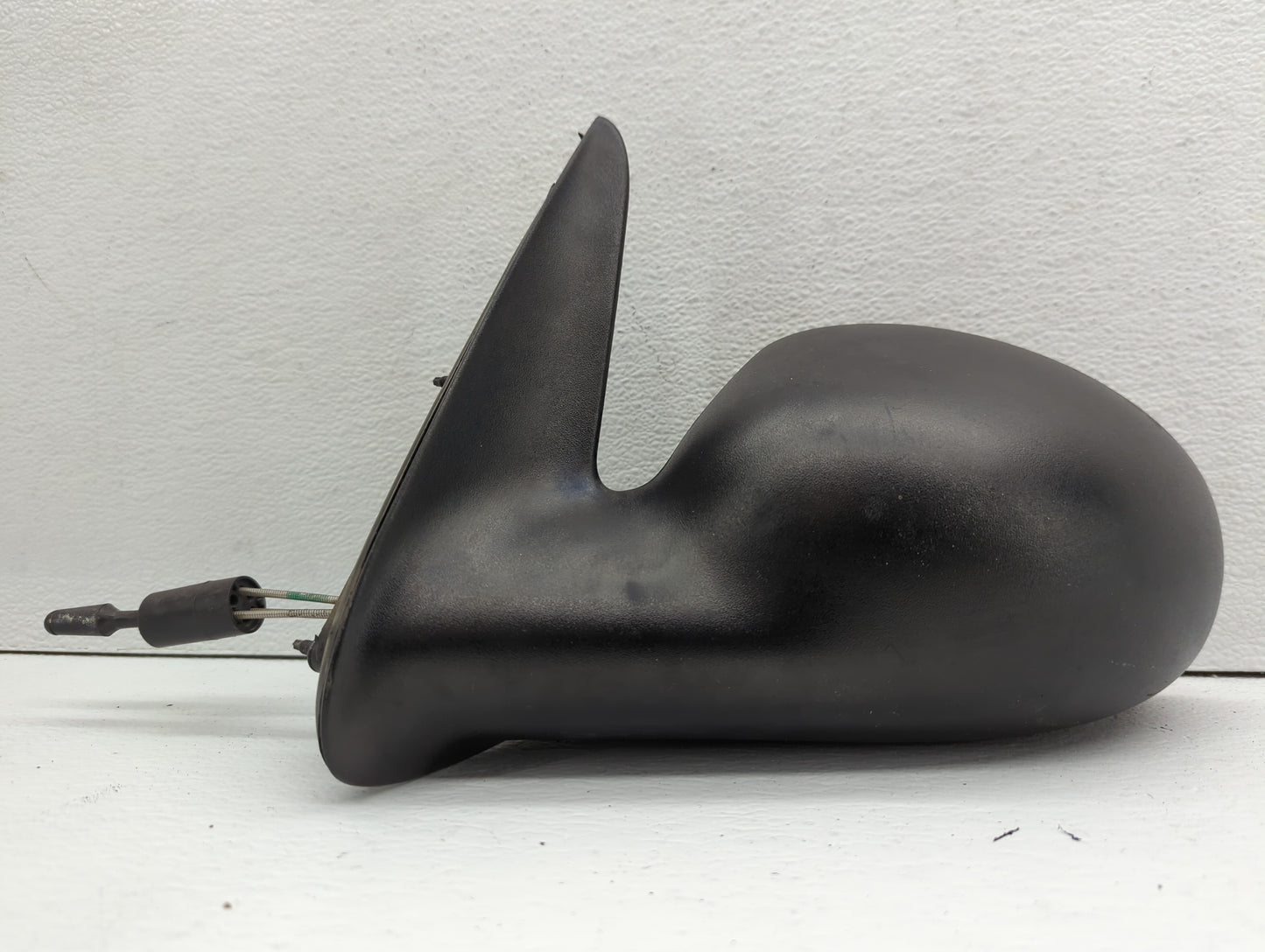 2007-2008 Chrysler Pt Cruiser Driver Side View Mirror - Left Door Mirror OEM Used - Oemusedautoparts1.com