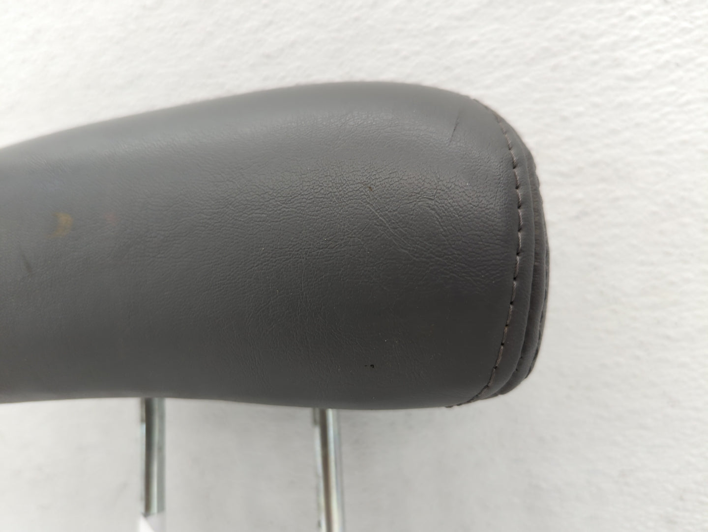 2007-2008 Chrysler Pt Cruiser Headrest Head Rest Front Driver Passenger Seat Fits Fits 2007 2008 OEM Used Auto Parts - Oemus