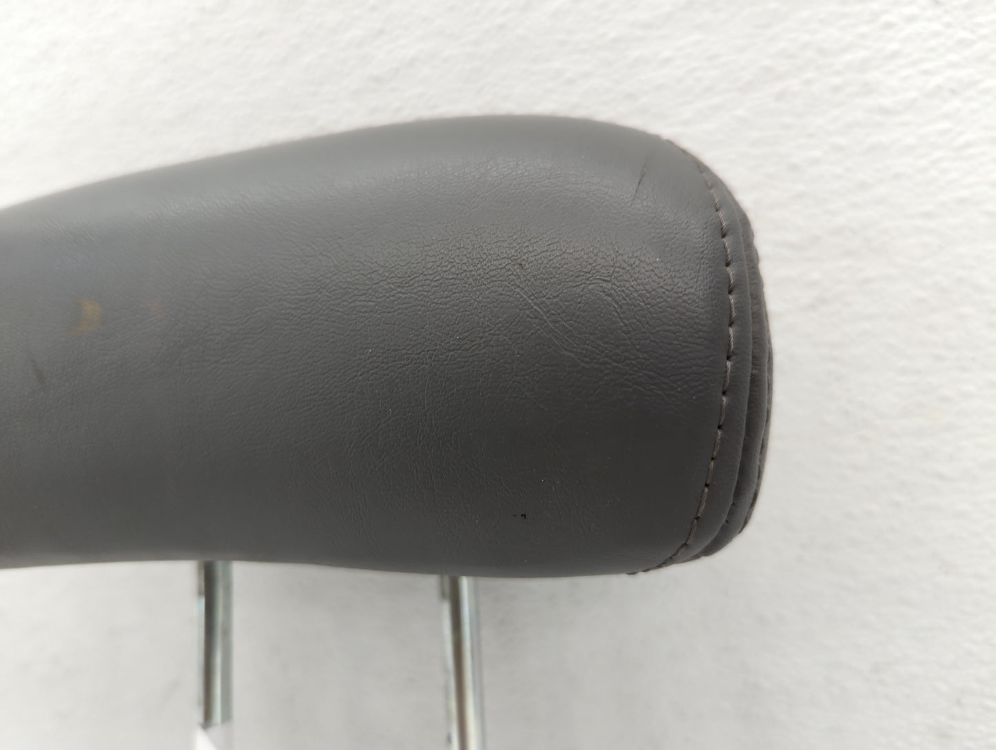 2007-2008 Chrysler Pt Cruiser Headrest Head Rest Front Driver Passenger Seat Fits Fits 2007 2008 OEM Used Auto Parts - Oemus