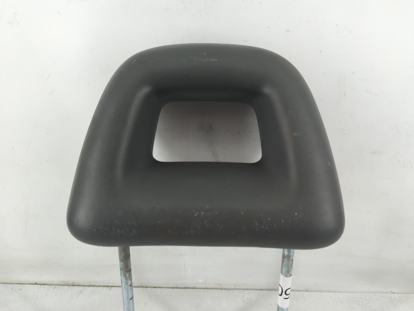 2007-2008 Chrysler Pt Cruiser Headrest Head Rest Rear Seat Fits Fits 2007 2008 OEM Used Auto Parts - Oemusedautoparts1.com