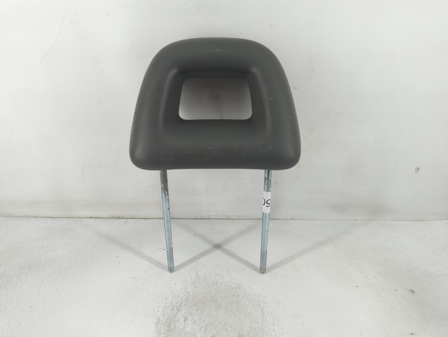 2007-2008 Chrysler Pt Cruiser Headrest Head Rest Rear Seat Fits Fits 2007 2008 OEM Used Auto Parts - Oemusedautoparts1.com