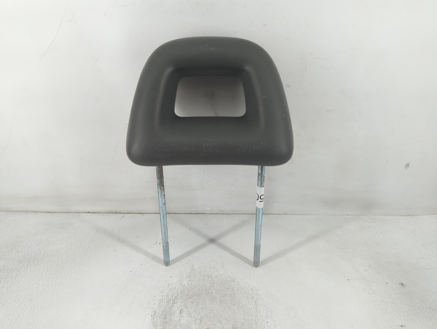 2007-2008 Chrysler Pt Cruiser Headrest Head Rest Rear Seat Fits Fits 2007 2008 OEM Used Auto Parts - Oemusedautoparts1.com