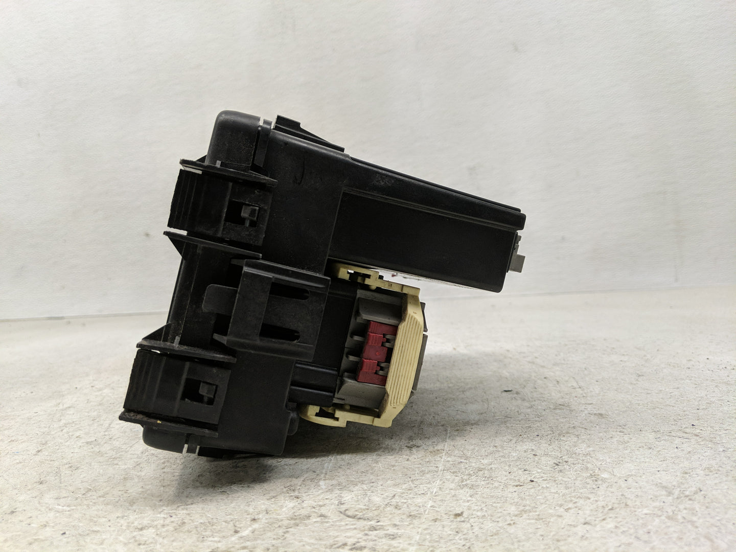 2008 Chrysler Sebring Fusebox Fuse Box Panel Relay Module Fits OEM Used Auto Parts - Oemusedautoparts1.com