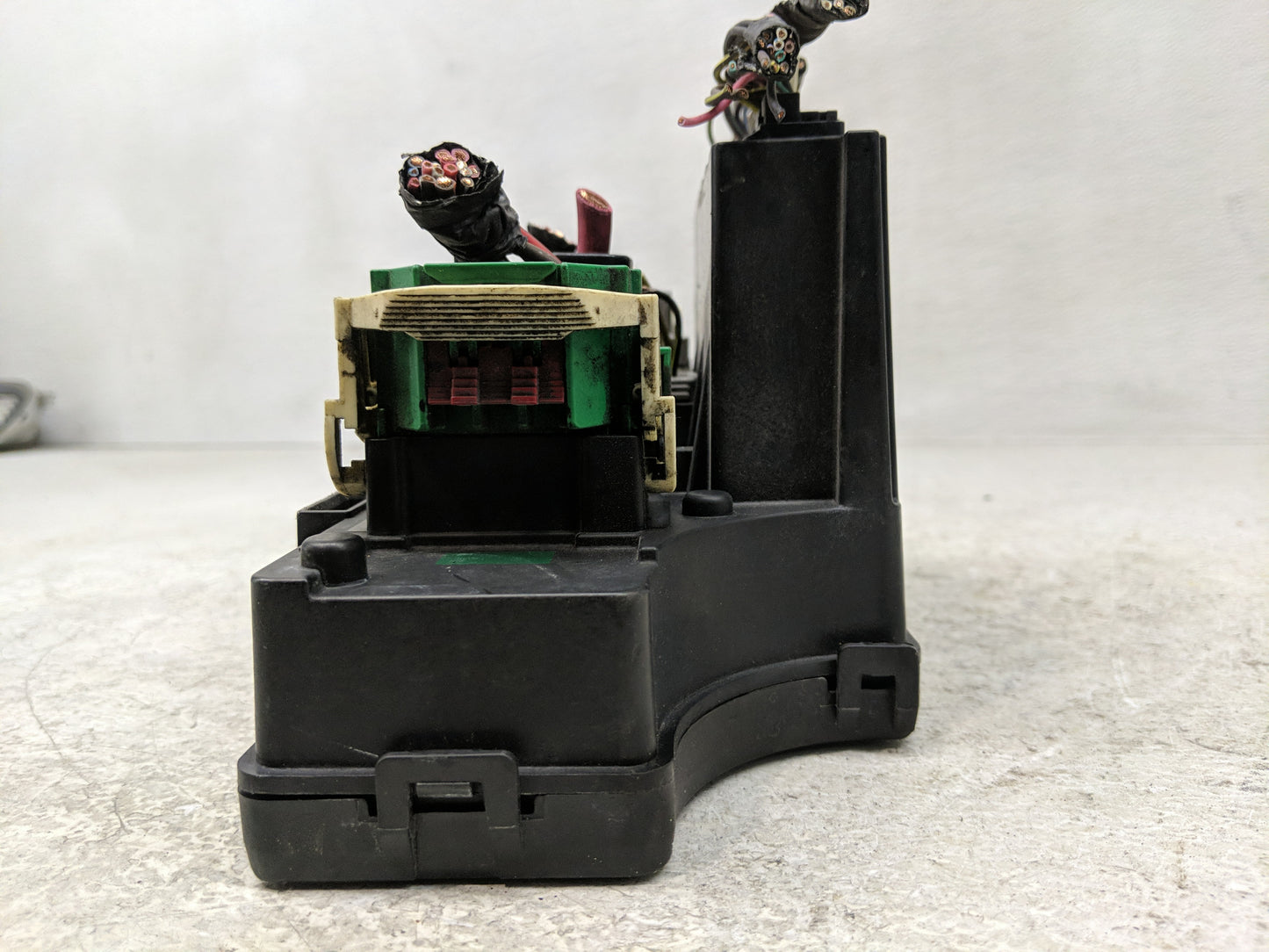 2008 Chrysler Sebring Fusebox Fuse Box Panel Relay Module Fits OEM Used Auto Parts - Oemusedautoparts1.com