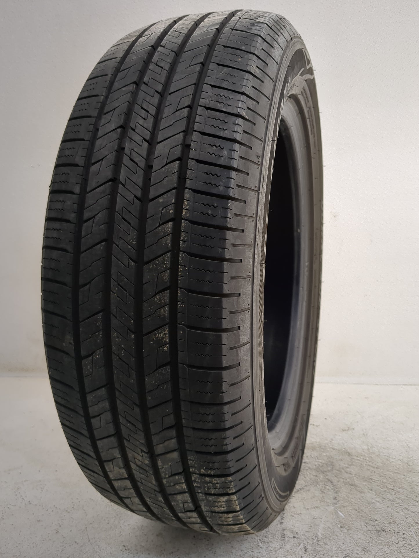 Used Tire 215/60R17 DORAL SDL SPORT + 96H - Tread Depth 8/32 - Oemusedautoparts1.com