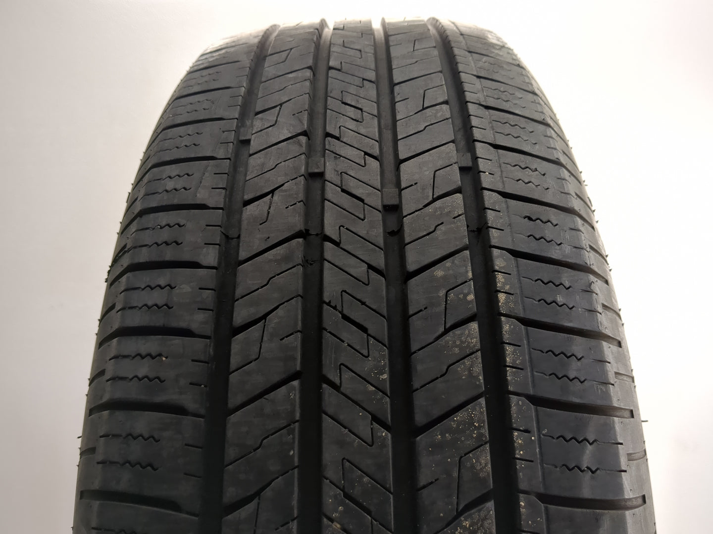 Used Tire 215/60R17 DORAL SDL SPORT + 96H - Tread Depth 8/32 - Oemusedautoparts1.com