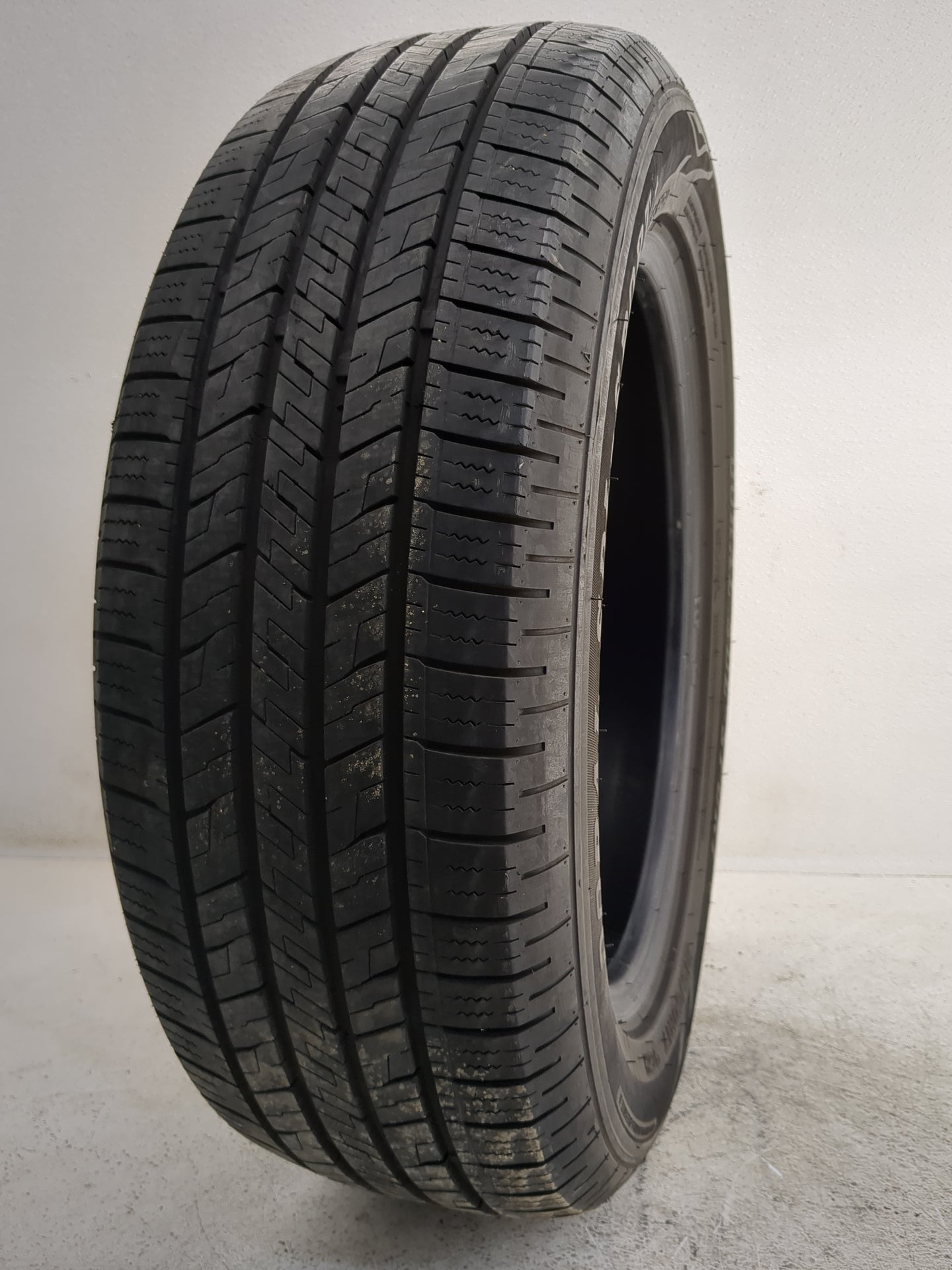 Used Tire 215/60R17 DORAL SDL SPORT + 96H - Tread Depth 8/32 - Oemusedautoparts1.com