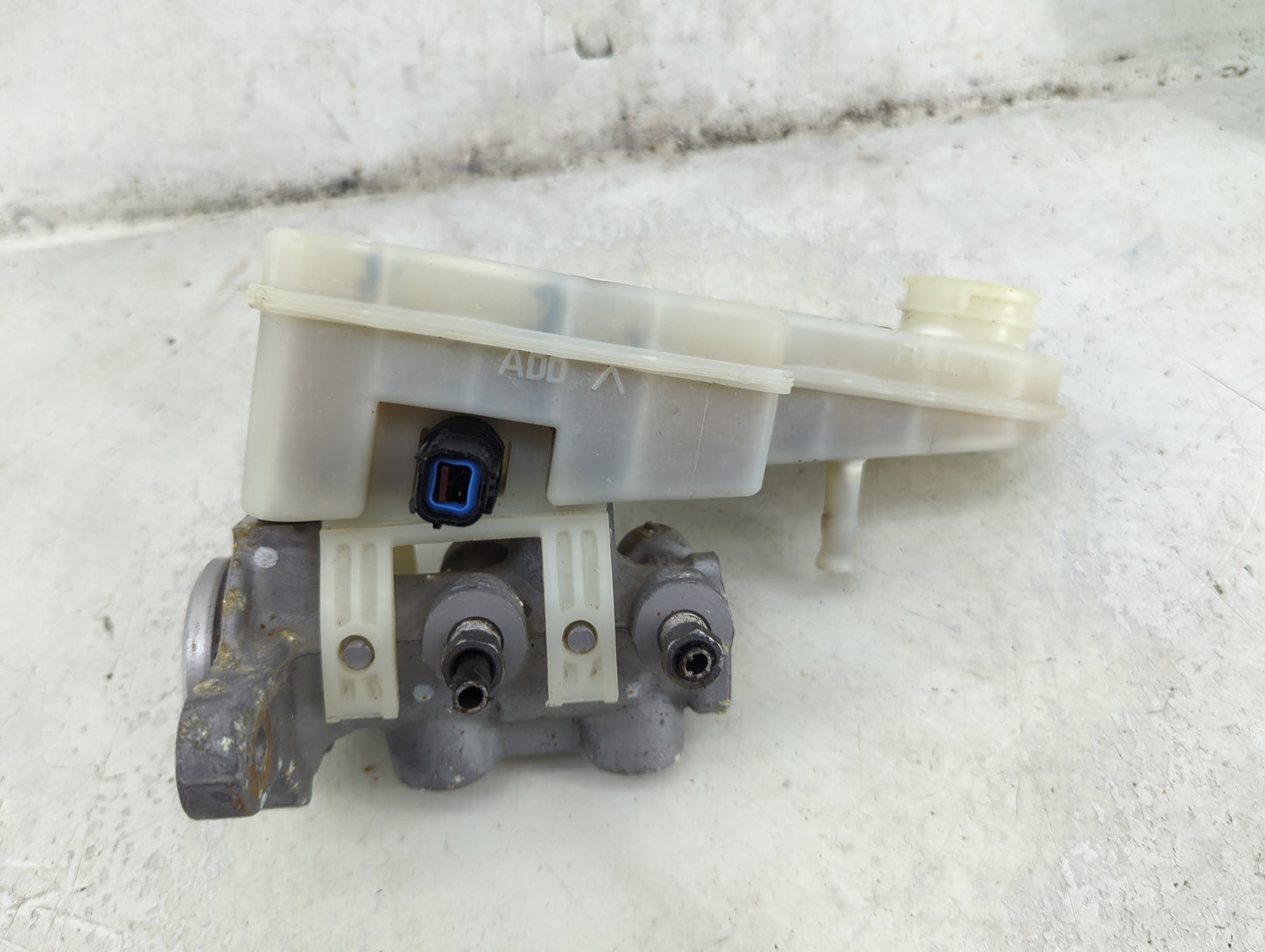 2007-2010 Chrysler Sebring Brake Master Cylinder 1492349 - Oemusedautoparts1.com