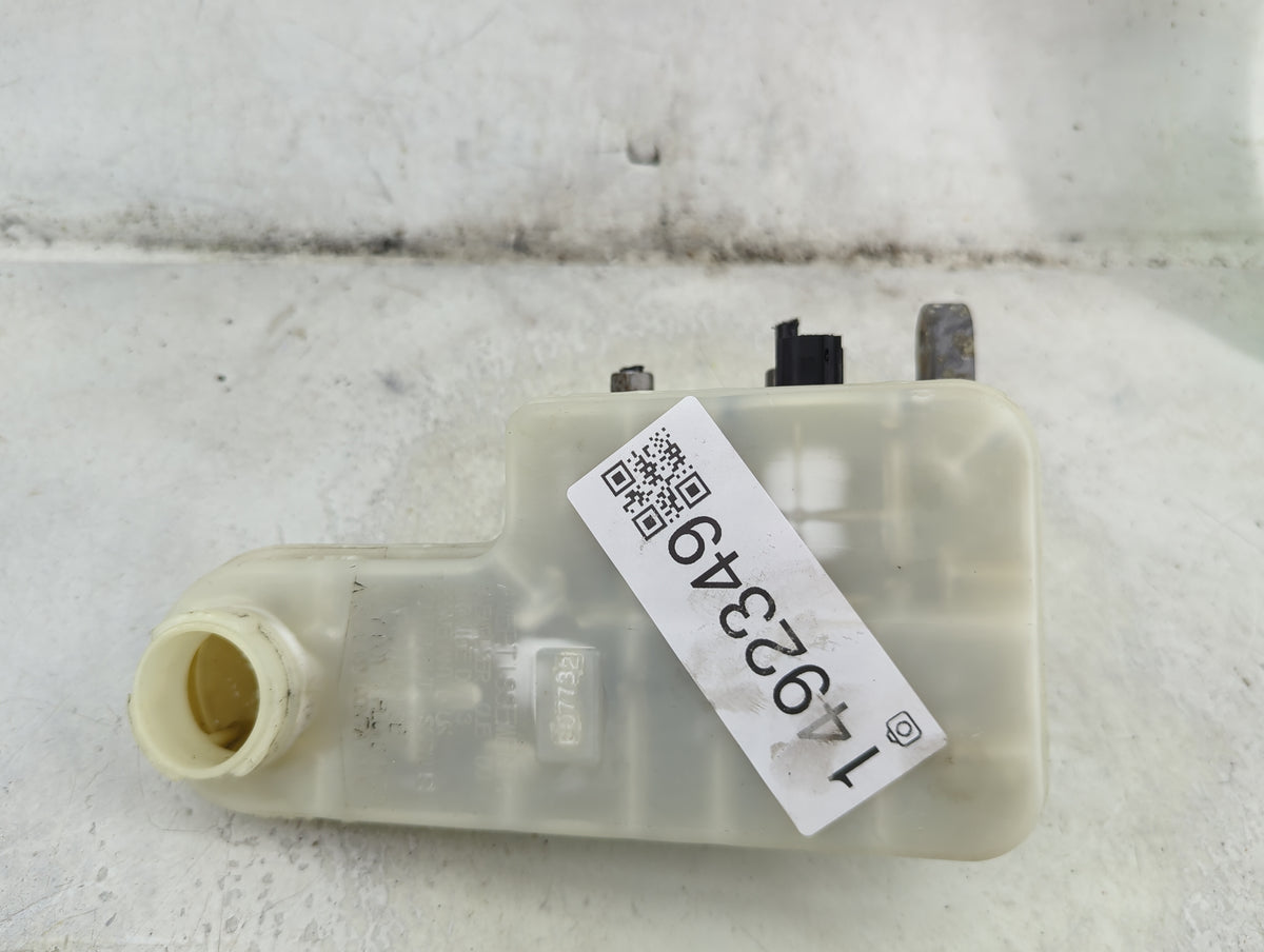 2007-2010 Chrysler Sebring Brake Master Cylinder 1492349 - Oemusedautoparts1.com